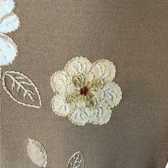 NWOT Alfred Dunner petite short sleeve crew neck embellished floral sweater - Picture 8 of 11